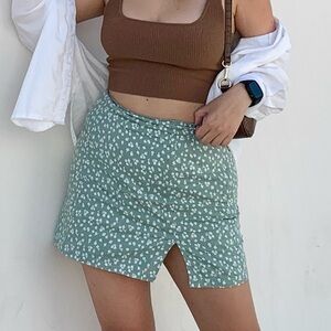 Glassons green sage white floral mini skirt with slit